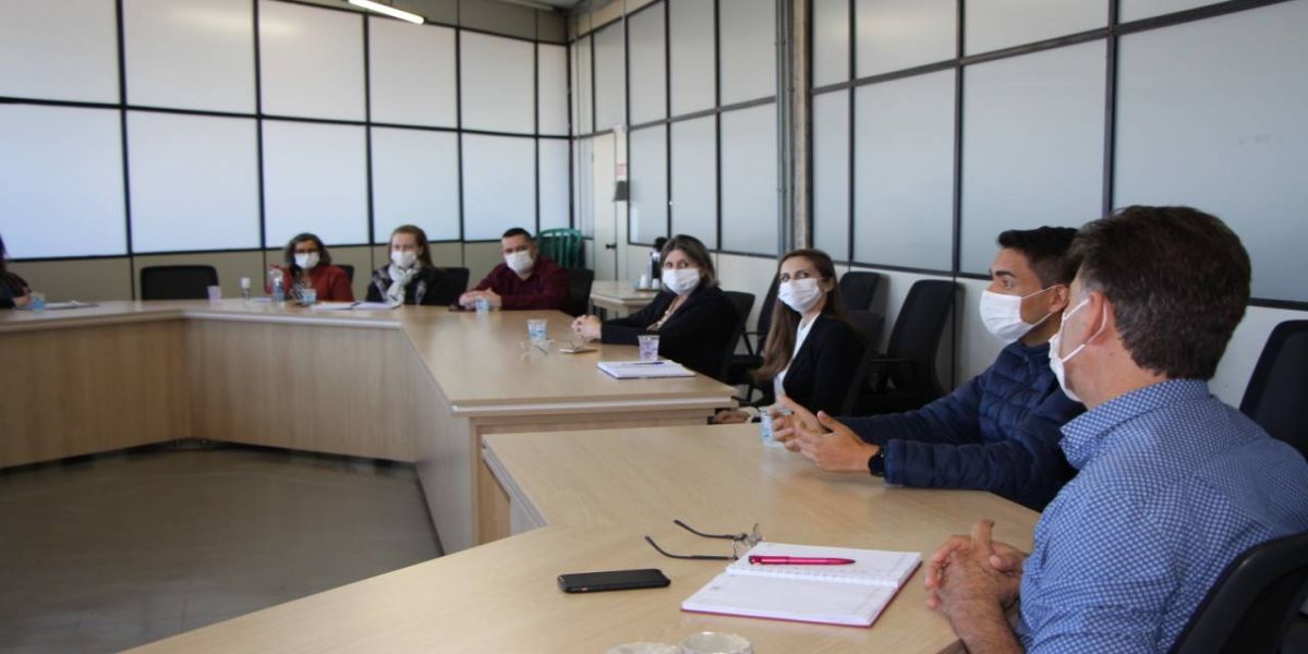 Reunião discute desafios da Assistência Social