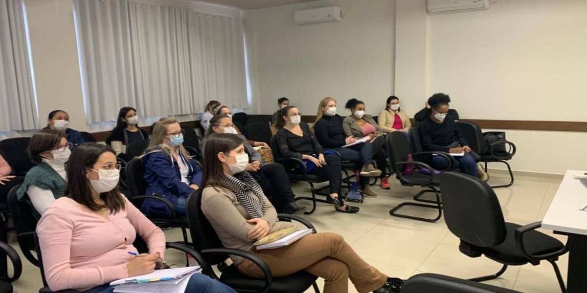 Profissionais do Ceapac participam de palestras com especialistas da HRAC-USP