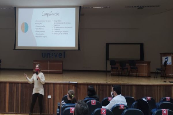 Empresários aprimoram método com palestra sobre recrutamento