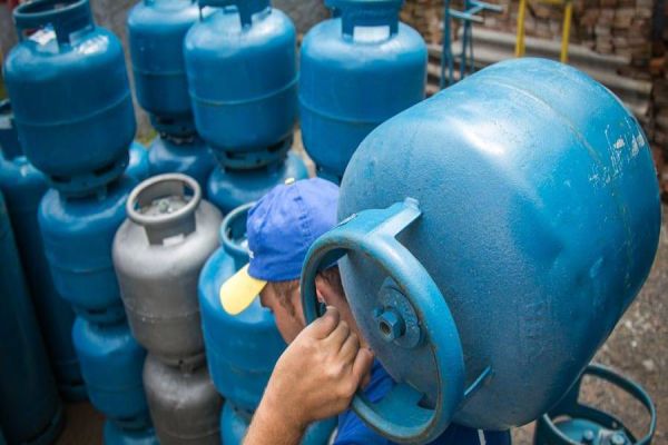 Imagem referente a notícia: Medida libera auxílio gás de cozinha aos trabalhadores