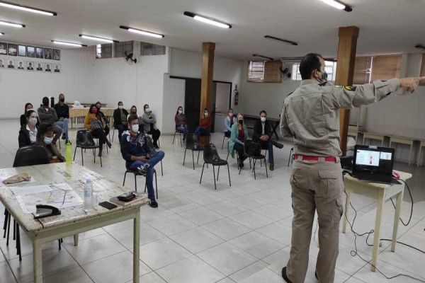 Corbélia: Funcionários municipais fazem a parte prática da formação de Brigada Escolar