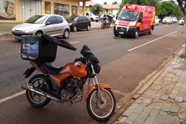 Imagem referente a notícia: Entregador fica ferido após colisão de trânsito no centro de Cascavel