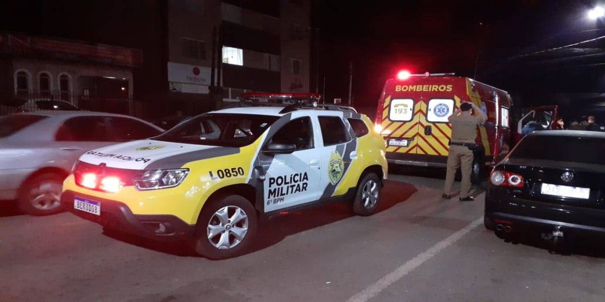 Motociclista fica ferido após colisão de trânsito na Rua Jacarezinho