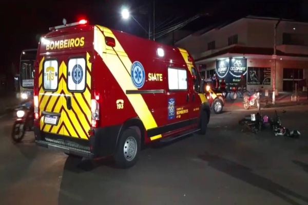 Imagem referente a notícia: Jovem sofre traumatismo craniano grave após forte colisão de trânsito na Rua Cuiabá