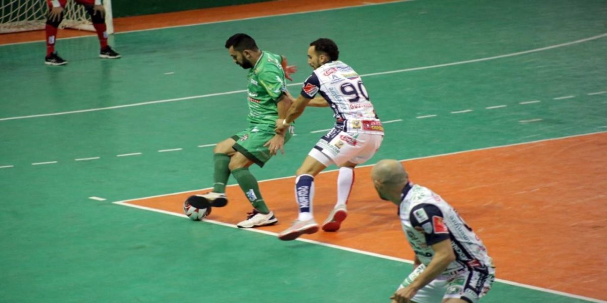 Cascavel Futsal vence Dois Vizinhos por 5 a 3 pelo Campeonato Paranaense