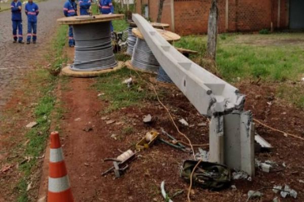 Trabalhador morre e outro fica gravemente ferido após queda de poste, em Medianeira