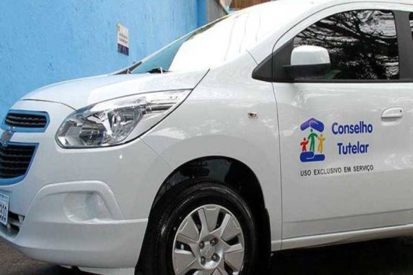 Pais abandonam criança autista em residência e vão embora para Santa Catarina