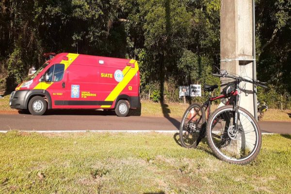 Imagem referente a notícia: Ciclista de 71 anos fica ferido após colisão na Rua Jacarezinho no Bairro São Cristóvão