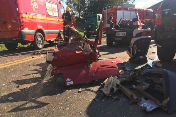 Imagem referente a notícia: Mulher faz vídeo com filha dizendo “Vamo se matar filha”, antes de grave acidente na BR-386