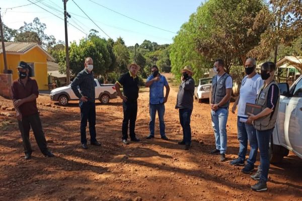 Valdecir Alcântara solicita manilhas para água pluvial no distrito de São João do Oeste