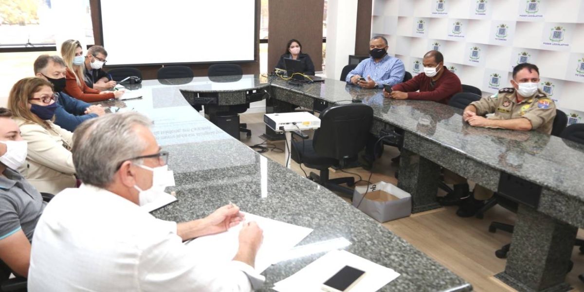 Parlamentares querem uma solução para os cabos soltos nos postes de energia