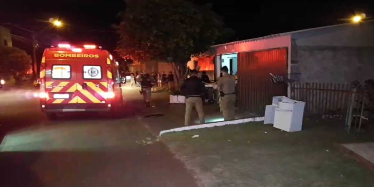 Homem é morto a tiros e a golpes de faca e mulher é baleada perna no Bairro Esmeralda