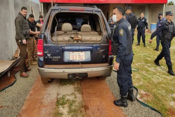 Foto relacionada a notícia: Veículo utilizado em assalto a cambista no Paraguai é encontrado
