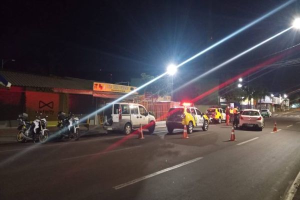 Operação bloqueio flagra 6 condutores não habilitados e 7 veículos são guinchados