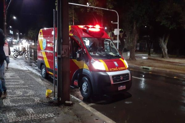 Imagem referente a notícia: Homem é ferido por golpe de faca na Av. Brasil, no Bairro São Cristóvão