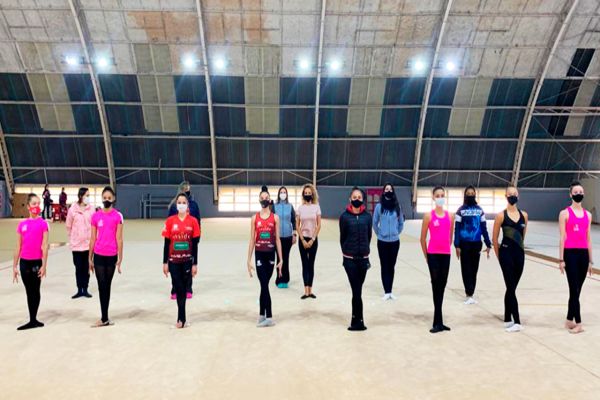400 ginastas do Paraná participam de curso internacional de ginástica rítmica