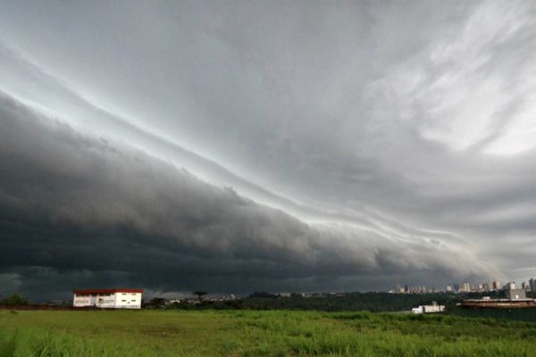 Alerta: Inmet prevê tempestade e granizo para a noite desta sexta (21), no Paraná