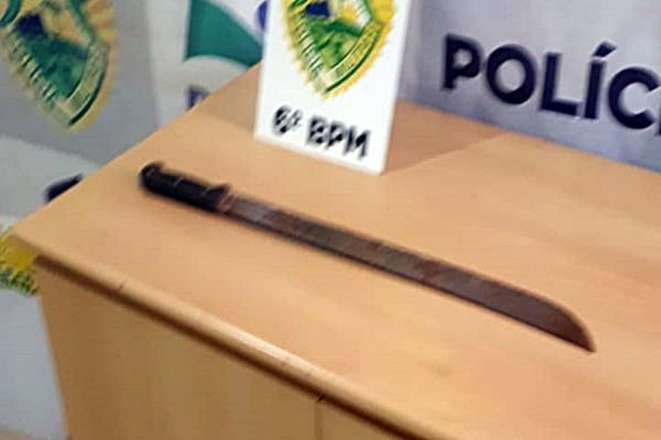 PM detém homem que incomoda moradores do Riviera com Facão