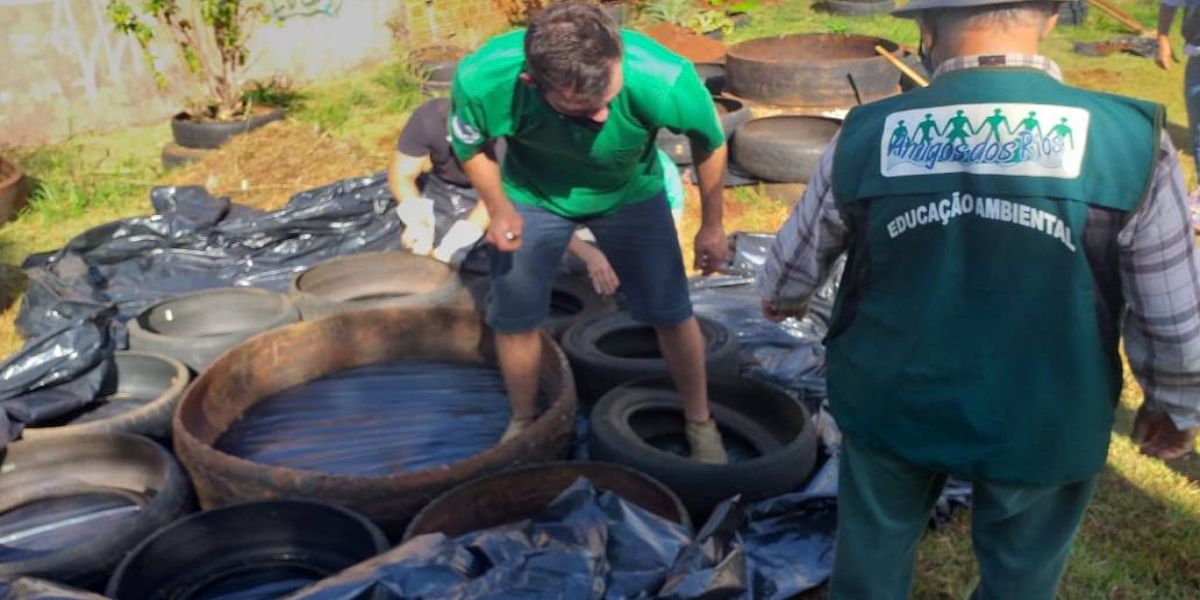 Voluntários realizam mutirão de limpeza na Horta Medicinal e Aromática do Bairro Tio Zaca