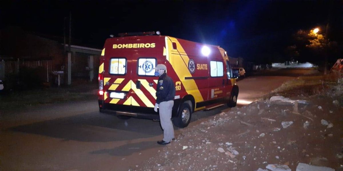 Passageira de motocicleta fica ferida após colisão de trânsito no Jardim Caiobá