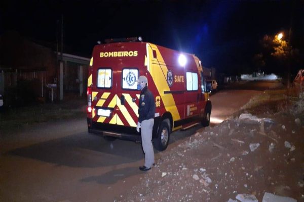 Imagem referente a notícia: Passageira de motocicleta fica ferida após colisão de trânsito no Jardim Caiobá