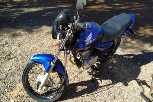 Guarda Municipal apreende motocicleta com placa modificada "Sinal identificador com adesivo"