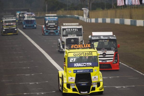 Cabo do alternador leva Fábio Fogaça a abandonar a Copa Truck em Goiânia