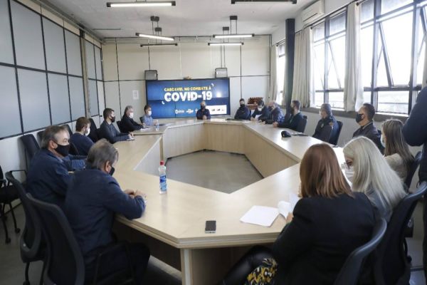 Imagem referente a notícia: Prefeitura multa e interdita estabelecimentos que descumprem regras de enfrentamento à Covid-19