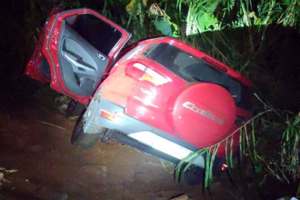 Dona da casa é amarada durante roubo, diversos objetos são levados e carro é recuperado abandonado