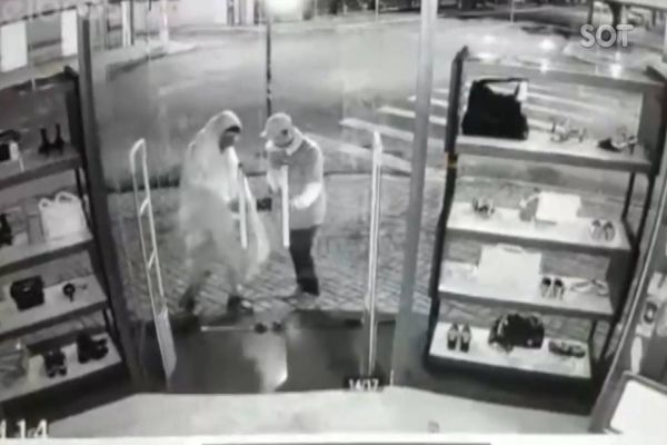 Imagem referente a notícia: Empresa é arrombada antes mesmo de ser inaugurada no centro de Cascavel