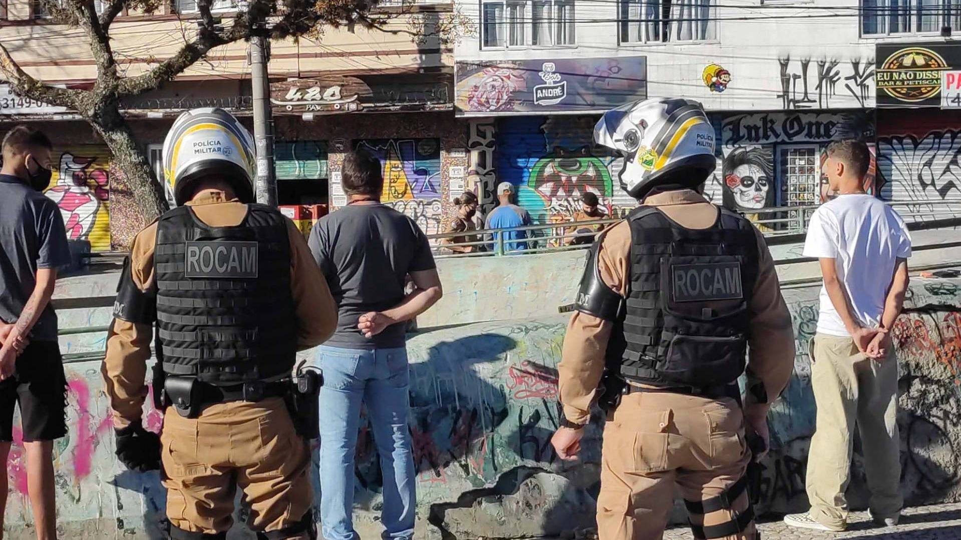Mais policiais, fiscalização e blitzes: reforça ações para cumprimento de decreto restritivo no PR