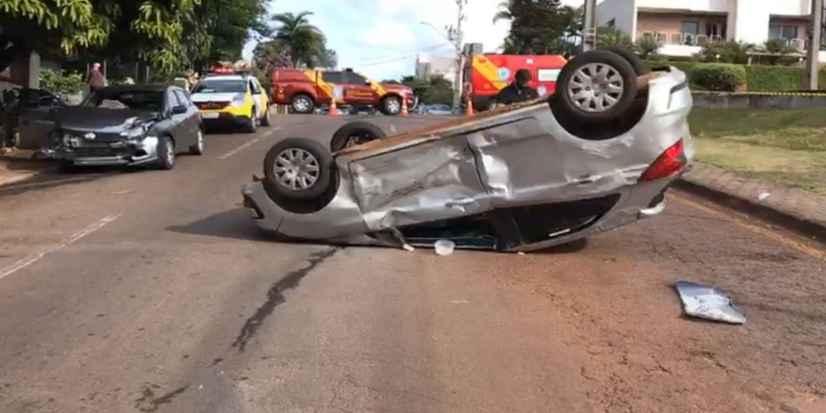 Após capotamento, B.O é registrado e consta Edgar Bueno como passageiro de um veículos envolvido