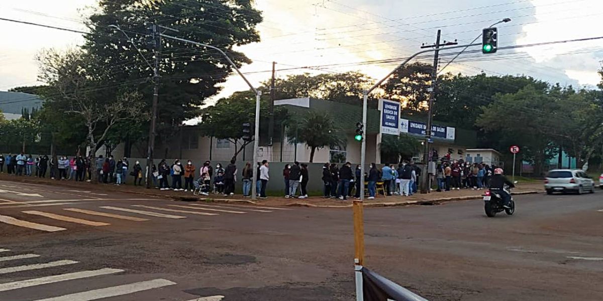 Após quase dois meses sem receber doses, Cascavel avança na vacinação dos profissionais de saúde