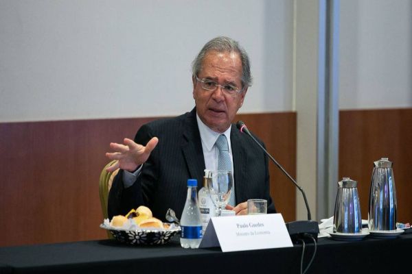 Guedes: auxílio emergencial pode ser renovado se pandemia continuar