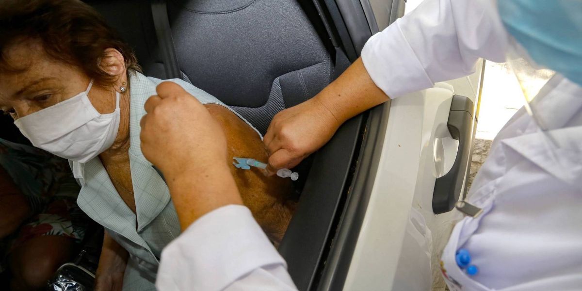 Com eficiência de 80% entre doses distribuídas, Paraná ultrapassa 3,6 milhões de vacinas aplicadas