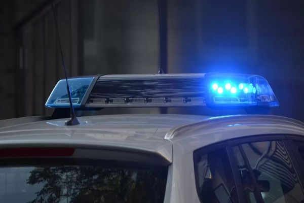 Imagem referente a notícia: Mulher liga para a PM pedindo pizza e soldado entende que era socorro