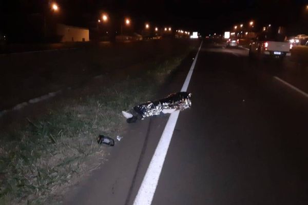 Imagem referente a notícia: Homem de 47 morre após ser atropelado na faixa de pedestre da BR-467, em Sede Alvorada