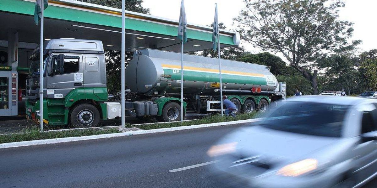 Preço do combustível só será reduzido se houver reforma tributária, diz Ratinho