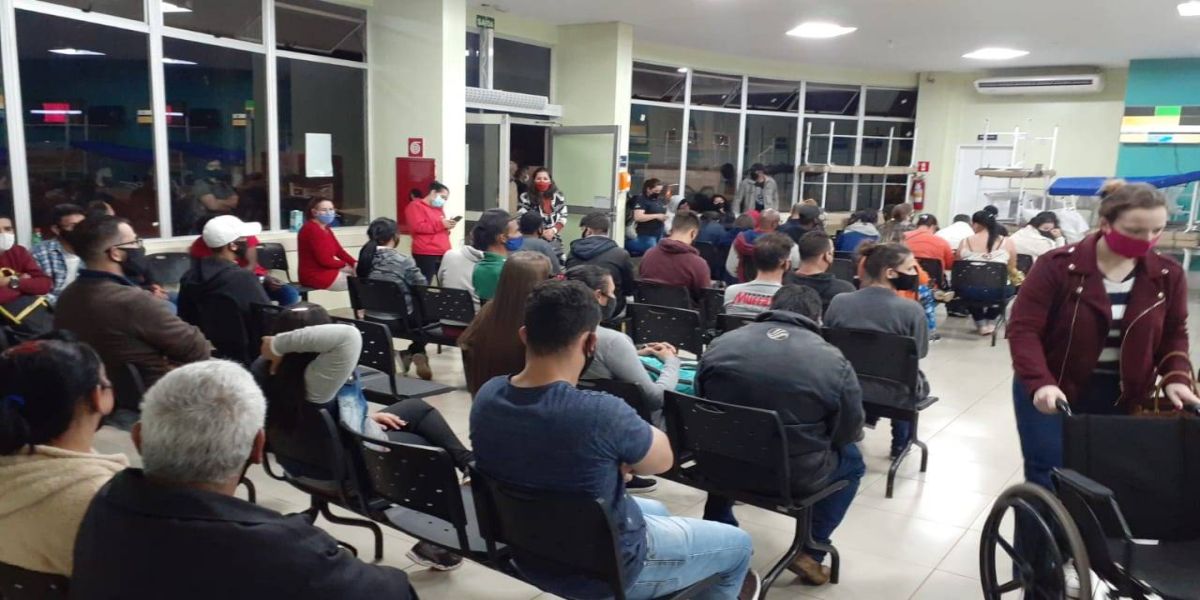 UPA Veneza: pacientes relatam demora no atendimento e medo na espera com pacientes de Covid-19
