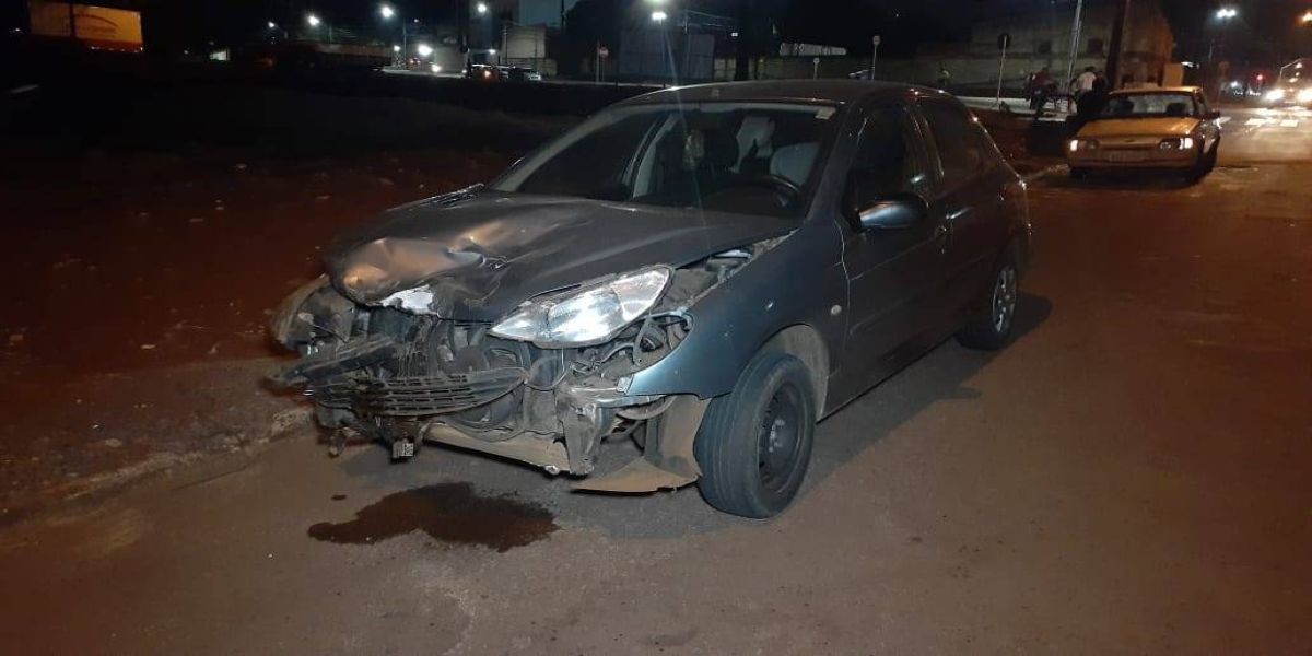 Motociclista fica ferido em colisão de trânsito no Bairro São Cristóvão, em Cascavel