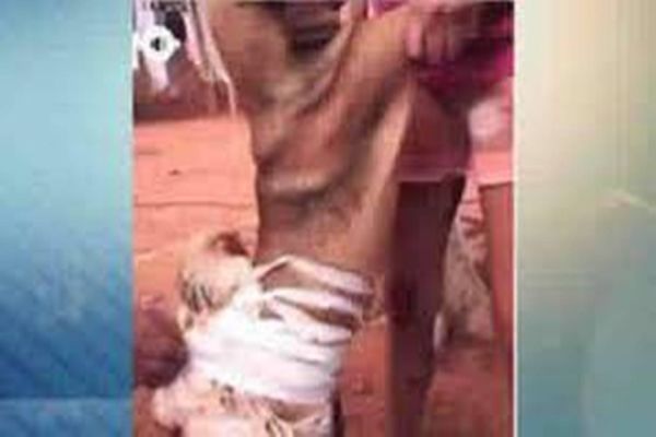 Imagem referente a notícia: Casal é detido após amarrar bomba em cachorro e galinha; ação filmada