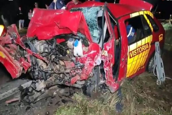 Mulher morre e três bombeiros ficam gravemente feridos em acidente na BR-280