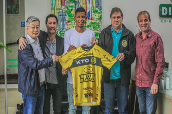 Volante Oberdan renova contrato com o FC Cascavel até 2024 e será emprestado para o Figueirense