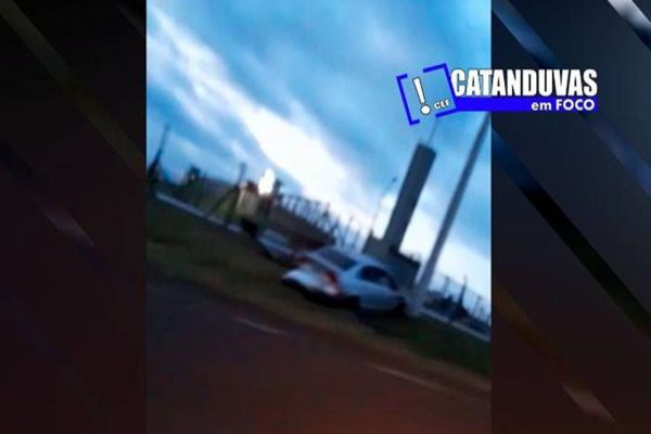 Condutor perde o controle do veículo e quase invade a Penitenciária Federal de Catanduvas