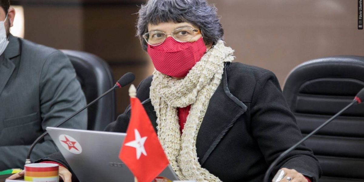 Professora Liliam diz que Prefeitura não cumpre lei sobre vacinação de educadores