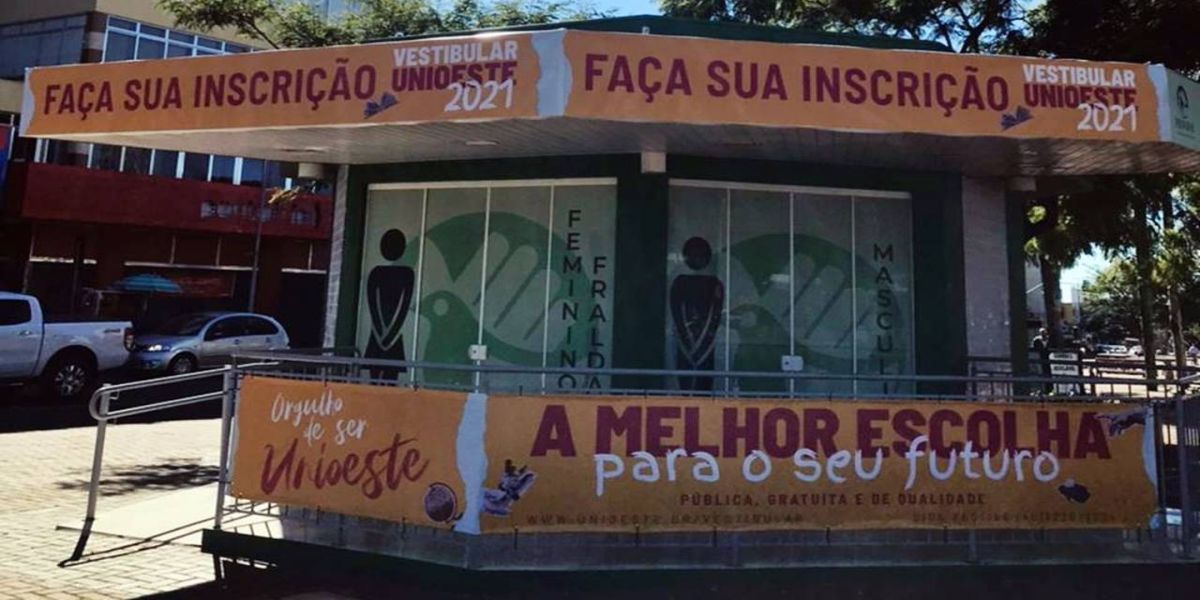Quiosque do Vestibular Unioeste 2021 atende comunidade surda no centro de Cascavel