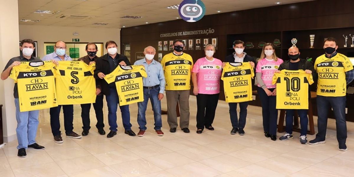 Patrocinadora do FC Cascavel, Unimed recebe diretores do clube
