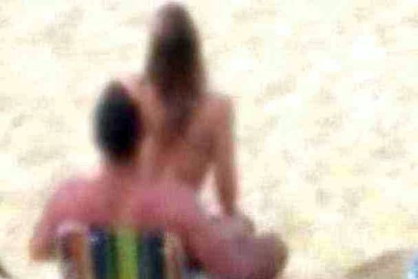 Casal é flagrado fazendo sexo em praia de SC e advertido por guarda-vidas