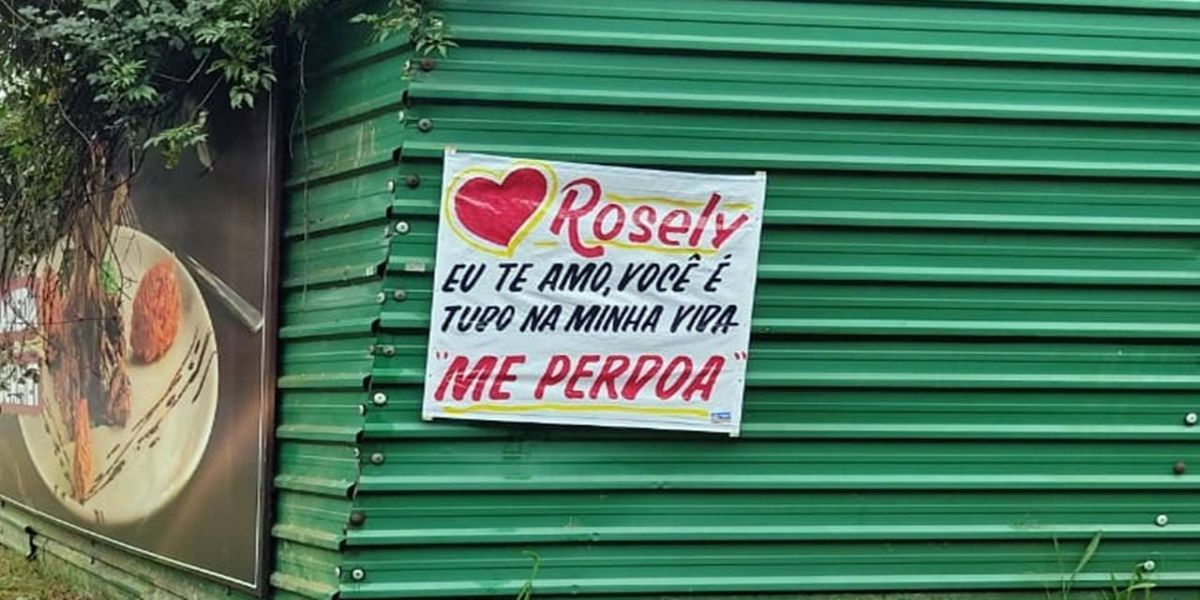 Dia dos Namorados: Pedido de reconciliação é registrado em cartaz na Rua Jacarezinho