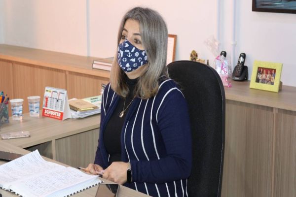 Imagem referente a notícia: Secretaria de Educação decide suspender aulas presenciais na proxima semana em Cascavel